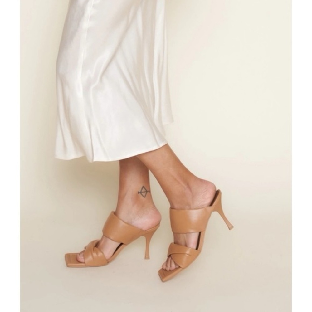 NEW ALOHAS Natasha Puffy Leather Tan Brown Mule Heel Sandals Size 8